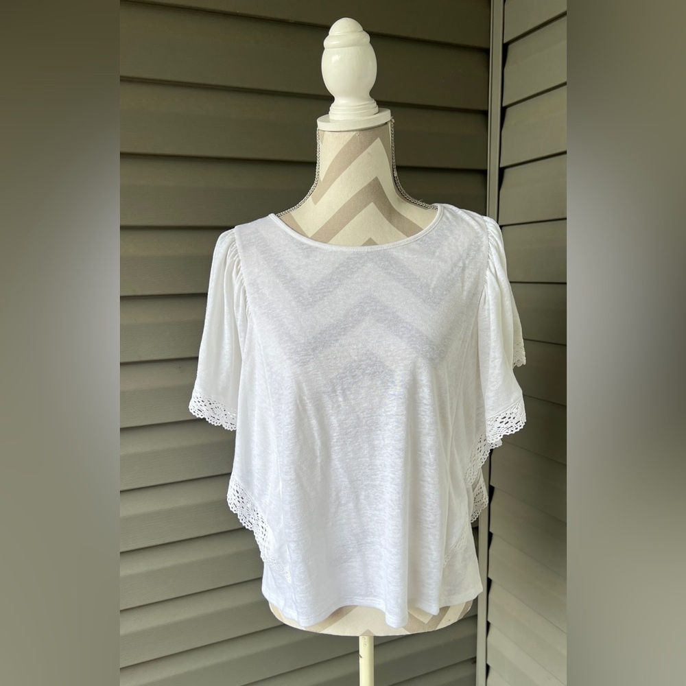 NWT- GAP Eyelet Flutter-Sleeve White Sz M